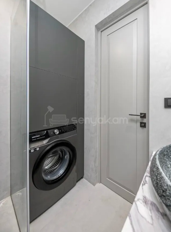 3 Սենյականոց Բնակարան, 99քմ, 9/9 հարկ, Դիզայներական Վերանորոգված, Կահավորված, Արևկող