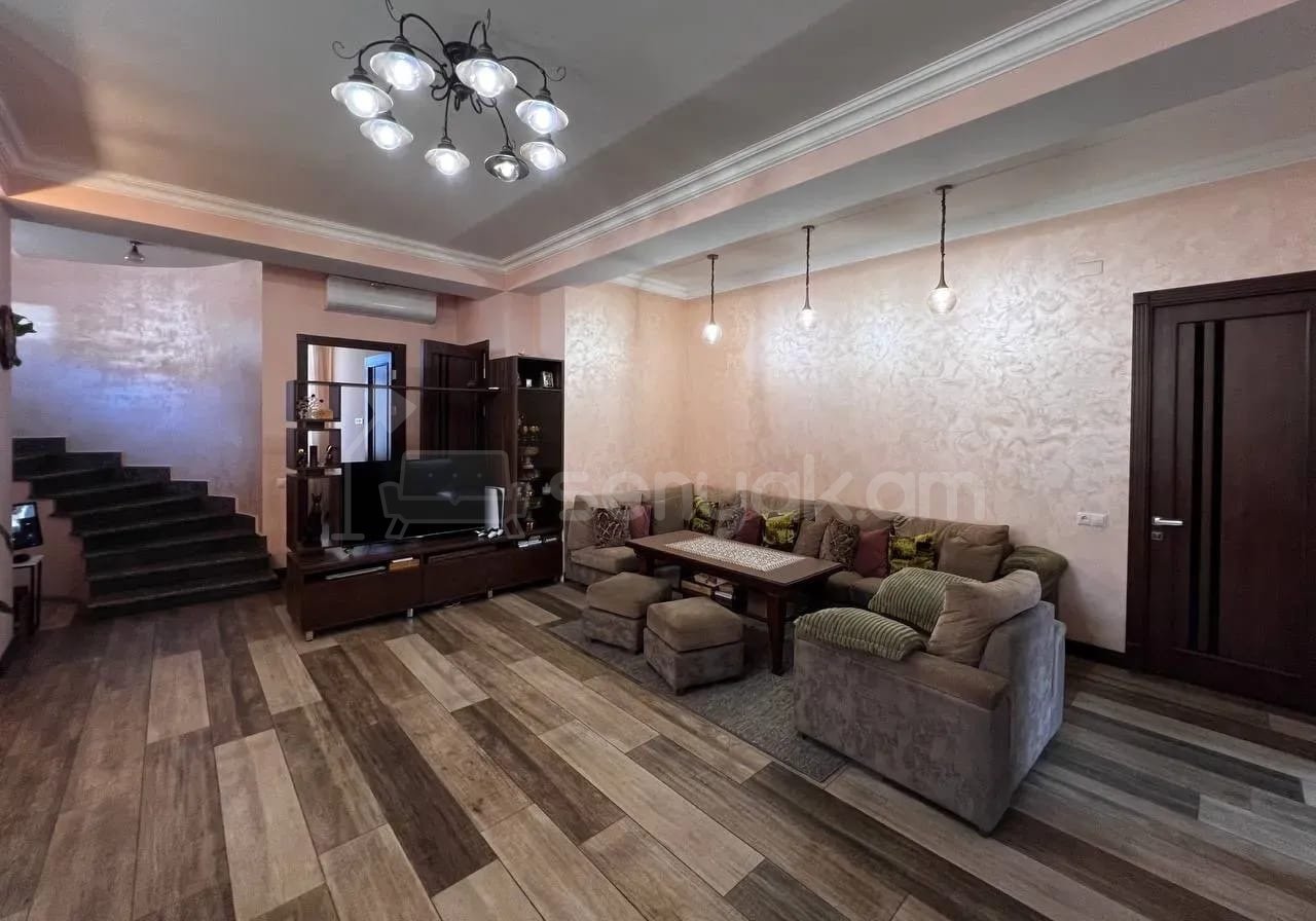 4 Սենյականոց Շքեղ Առանձնատուն, 300քմ