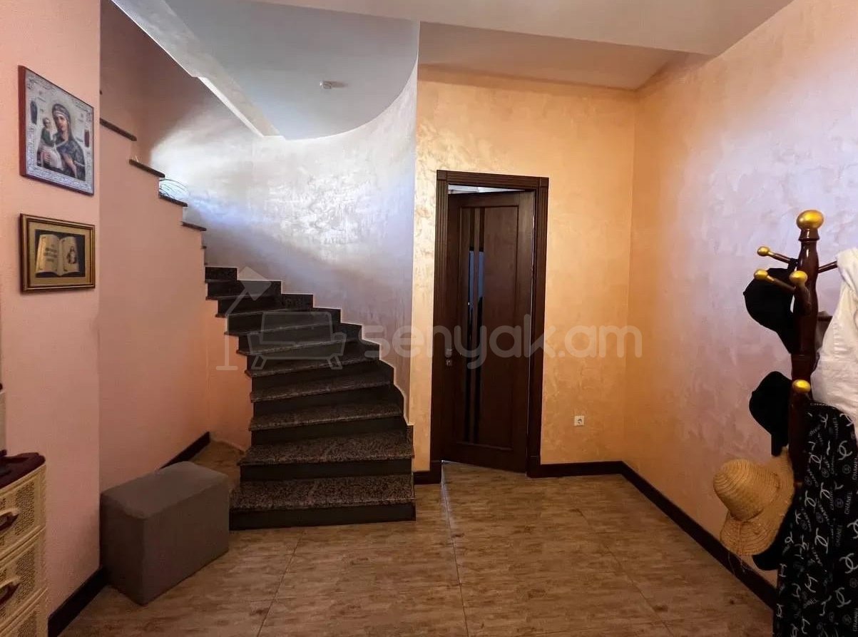 4 Սենյականոց Շքեղ Առանձնատուն, 300քմ