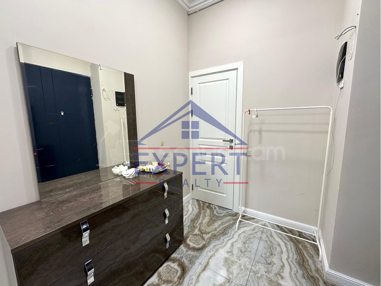 3 Սենյականոց Բնակարան Քարե Շենքում, 83քմ, 2/5 հարկ, Դիզայներական Վերանորոգված, Կահավորված, Արևկող