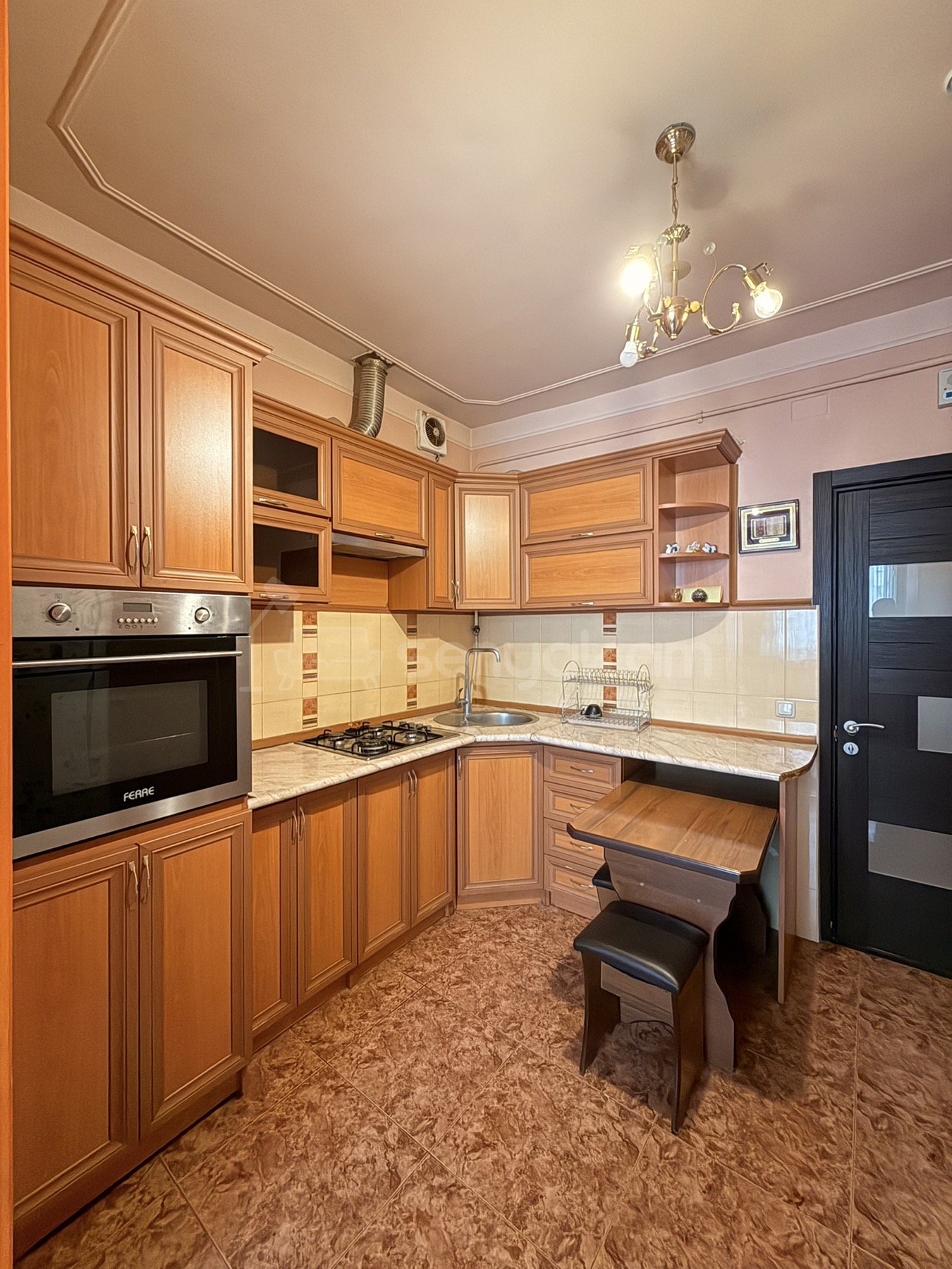 3 Սենյականոց Բնակարան Քարե Շենքում, 64քմ, 5/5 հարկ, Կապիտալ Վերանորոգված