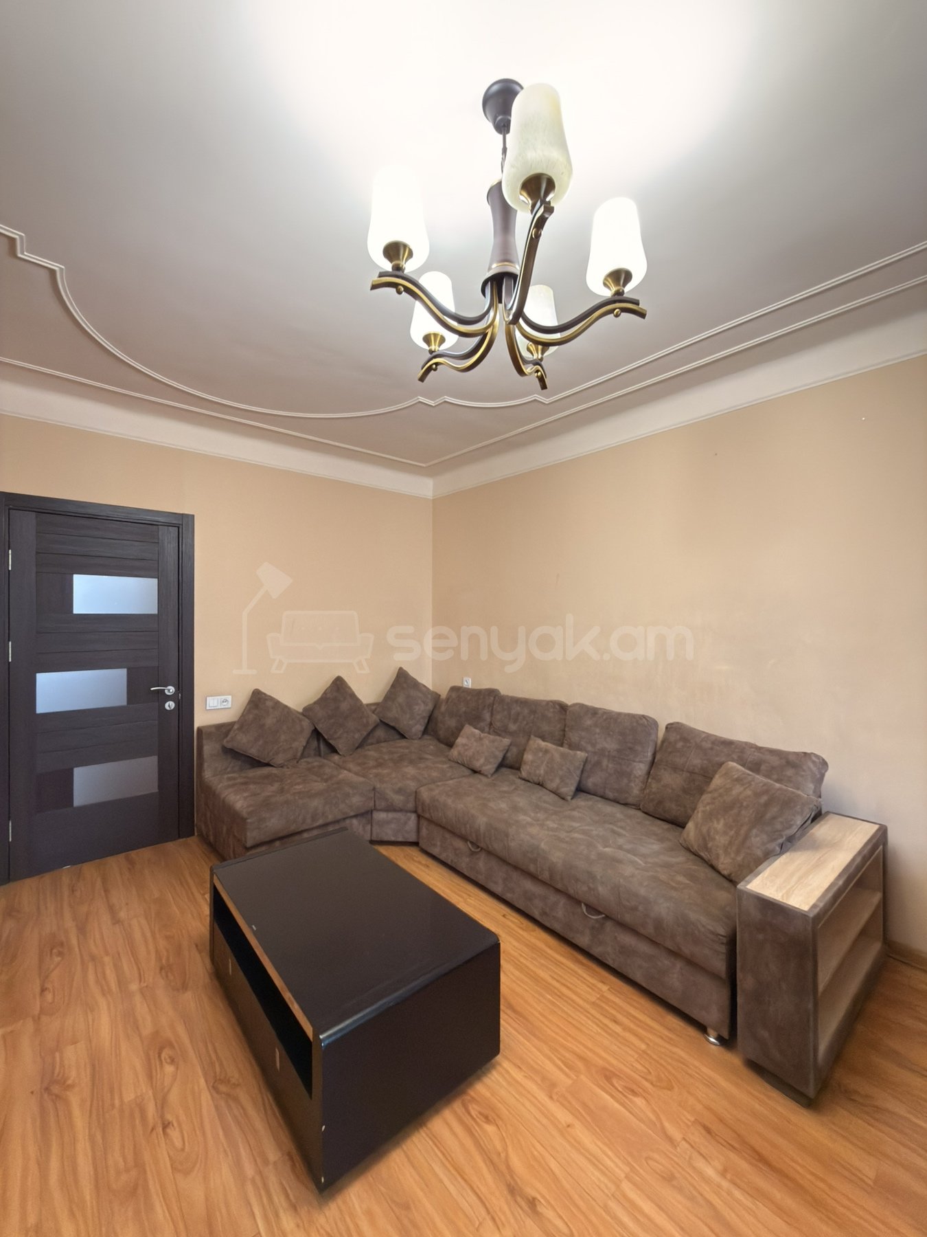 3 Սենյականոց Բնակարան Քարե Շենքում, 64քմ, 5/5 հարկ, Կապիտալ Վերանորոգված