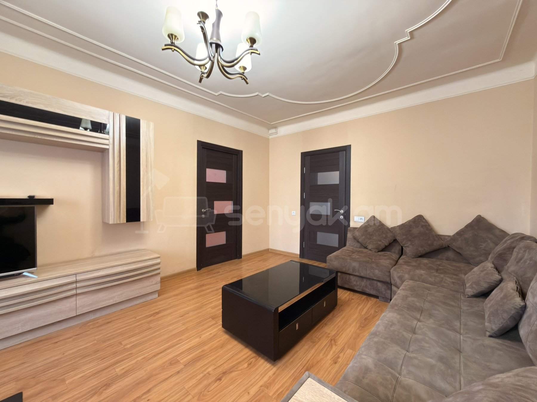 3 Սենյականոց Բնակարան Քարե Շենքում, 64քմ, 5/5 հարկ, Կապիտալ Վերանորոգված