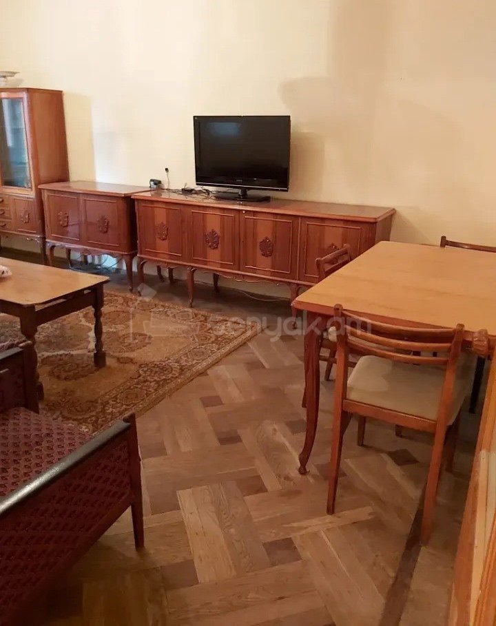 3 Սենյականոց Բնակարան Քարե Շենքում, 77քմ, 4/5 հարկ, Պետական Վիճակում