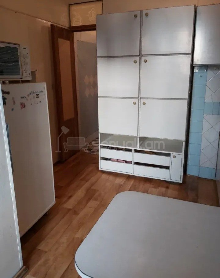 3 Սենյականոց Բնակարան Քարե Շենքում, 77քմ, 4/5 հարկ, Պետական Վիճակում