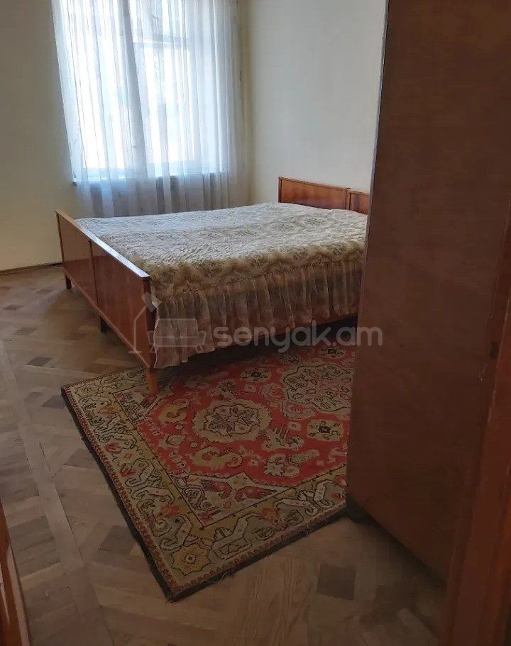 3 Սենյականոց Բնակարան Քարե Շենքում, 77քմ, 4/5 հարկ, Պետական Վիճակում