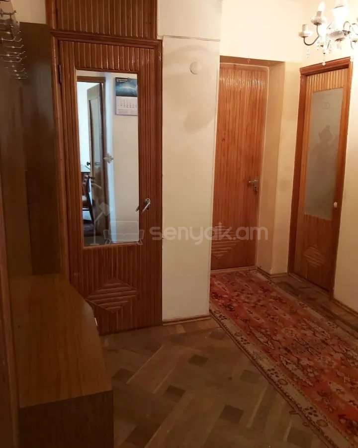 3 Սենյականոց Բնակարան Քարե Շենքում, 77քմ, 4/5 հարկ, Պետական Վիճակում