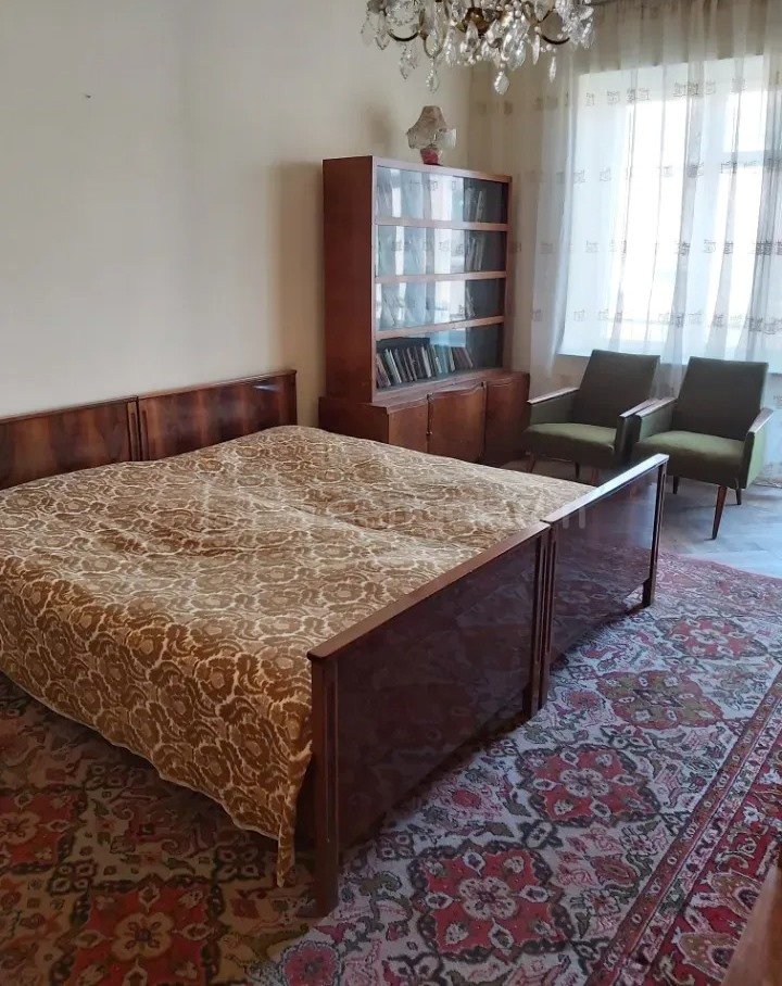 3 Սենյականոց Բնակարան Քարե Շենքում, 77քմ, 4/5 հարկ, Պետական Վիճակում