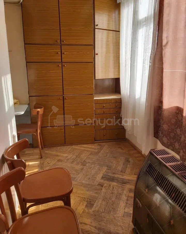 3 Սենյականոց Բնակարան Քարե Շենքում, 77քմ, 4/5 հարկ, Պետական Վիճակում