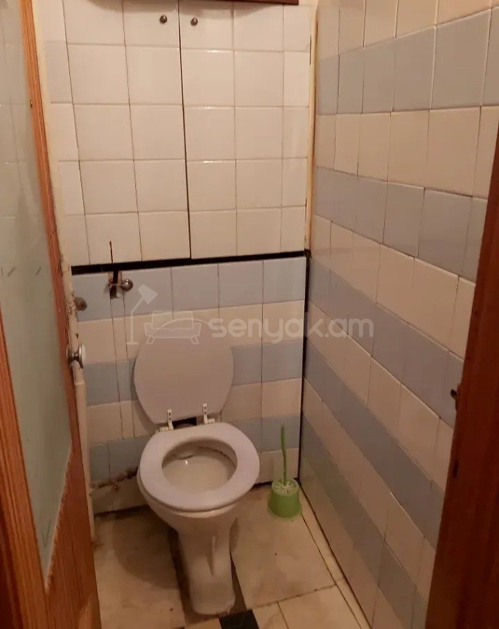 3 Սենյականոց Բնակարան Քարե Շենքում, 77քմ, 4/5 հարկ, Պետական Վիճակում