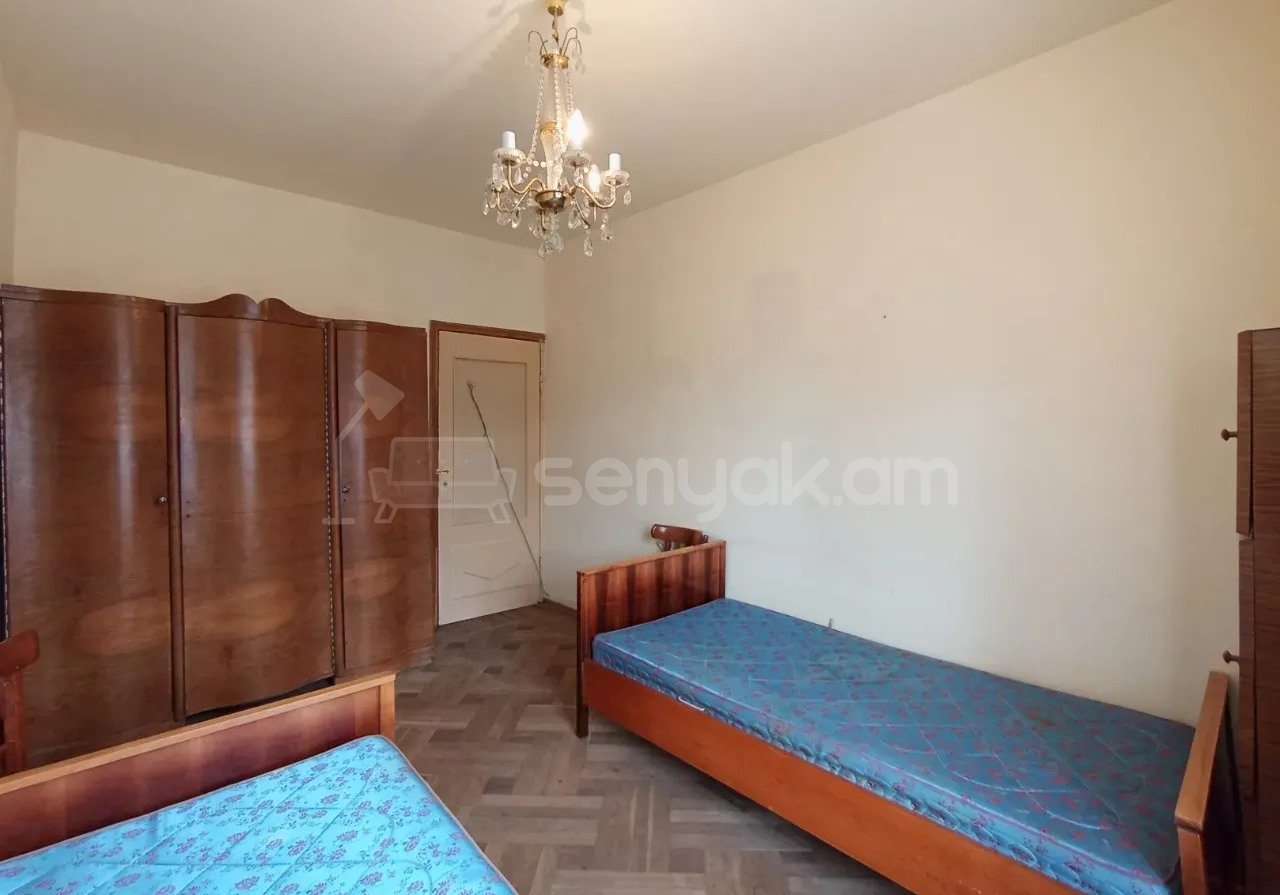 3 Սենյականոց Բնակարան Քարե Շենքում, 77քմ, 4/5 հարկ, Պետական Վիճակում