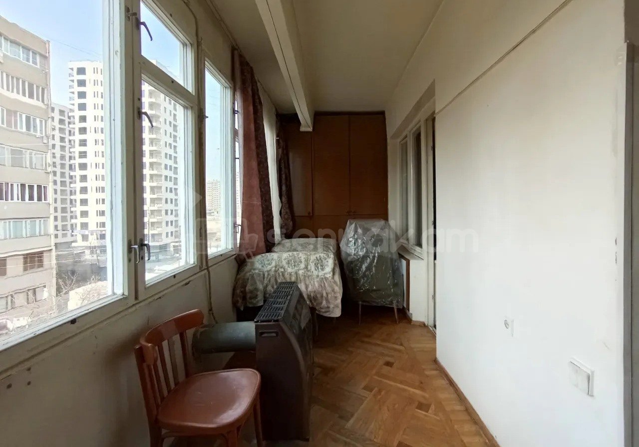 3 Սենյականոց Բնակարան Քարե Շենքում, 77քմ, 4/5 հարկ, Պետական Վիճակում