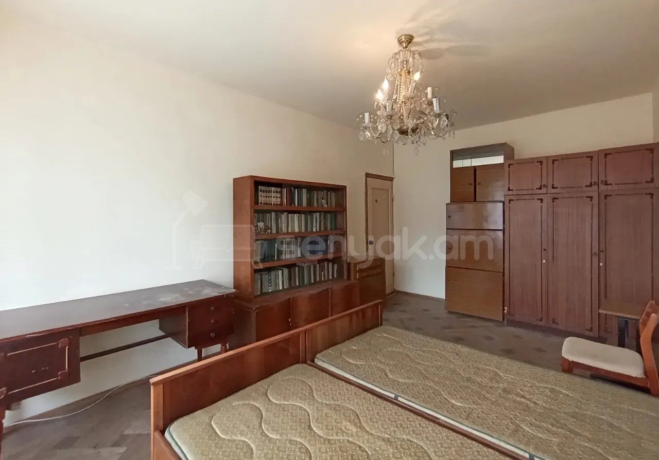 3 Սենյականոց Բնակարան Քարե Շենքում, 77քմ, 4/5 հարկ, Պետական Վիճակում