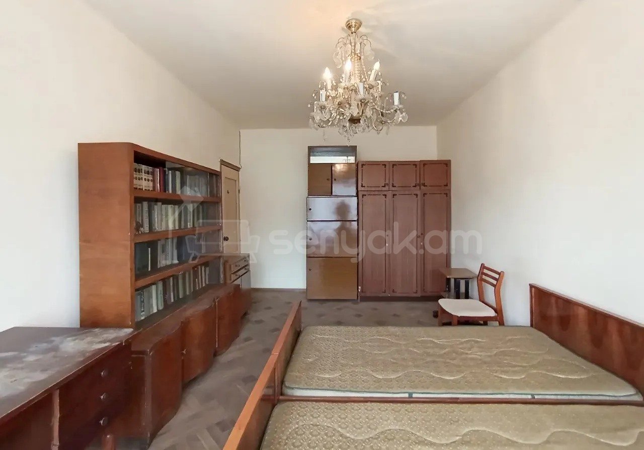 3 Սենյականոց Բնակարան Քարե Շենքում, 77քմ, 4/5 հարկ, Պետական Վիճակում