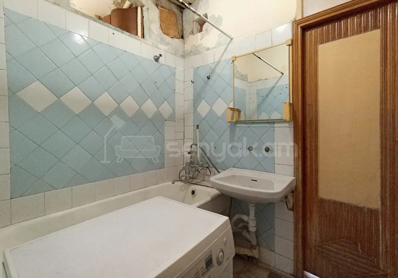 3 Սենյականոց Բնակարան Քարե Շենքում, 77քմ, 4/5 հարկ, Պետական Վիճակում