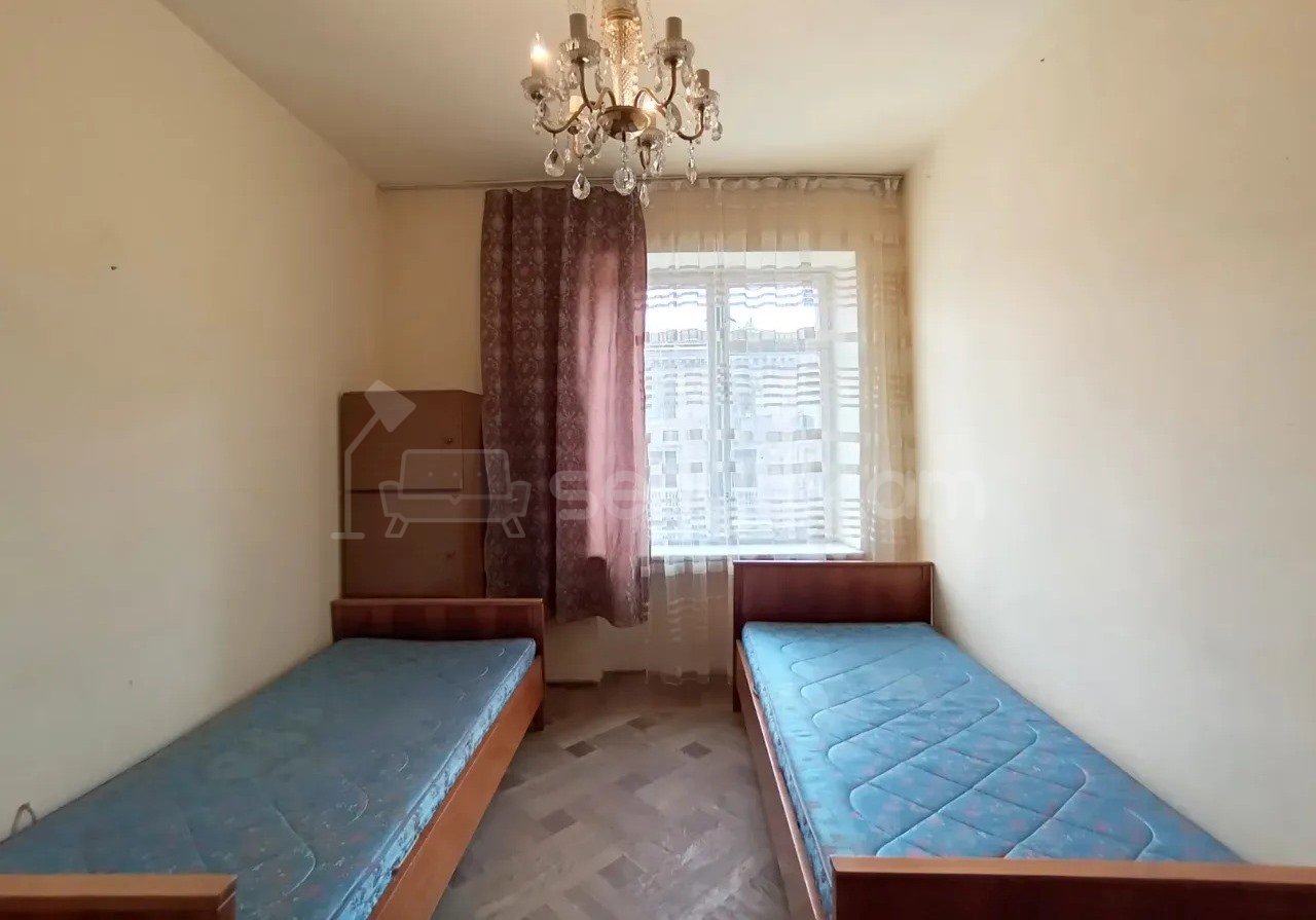 3 Սենյականոց Բնակարան Քարե Շենքում, 77քմ, 4/5 հարկ, Պետական Վիճակում