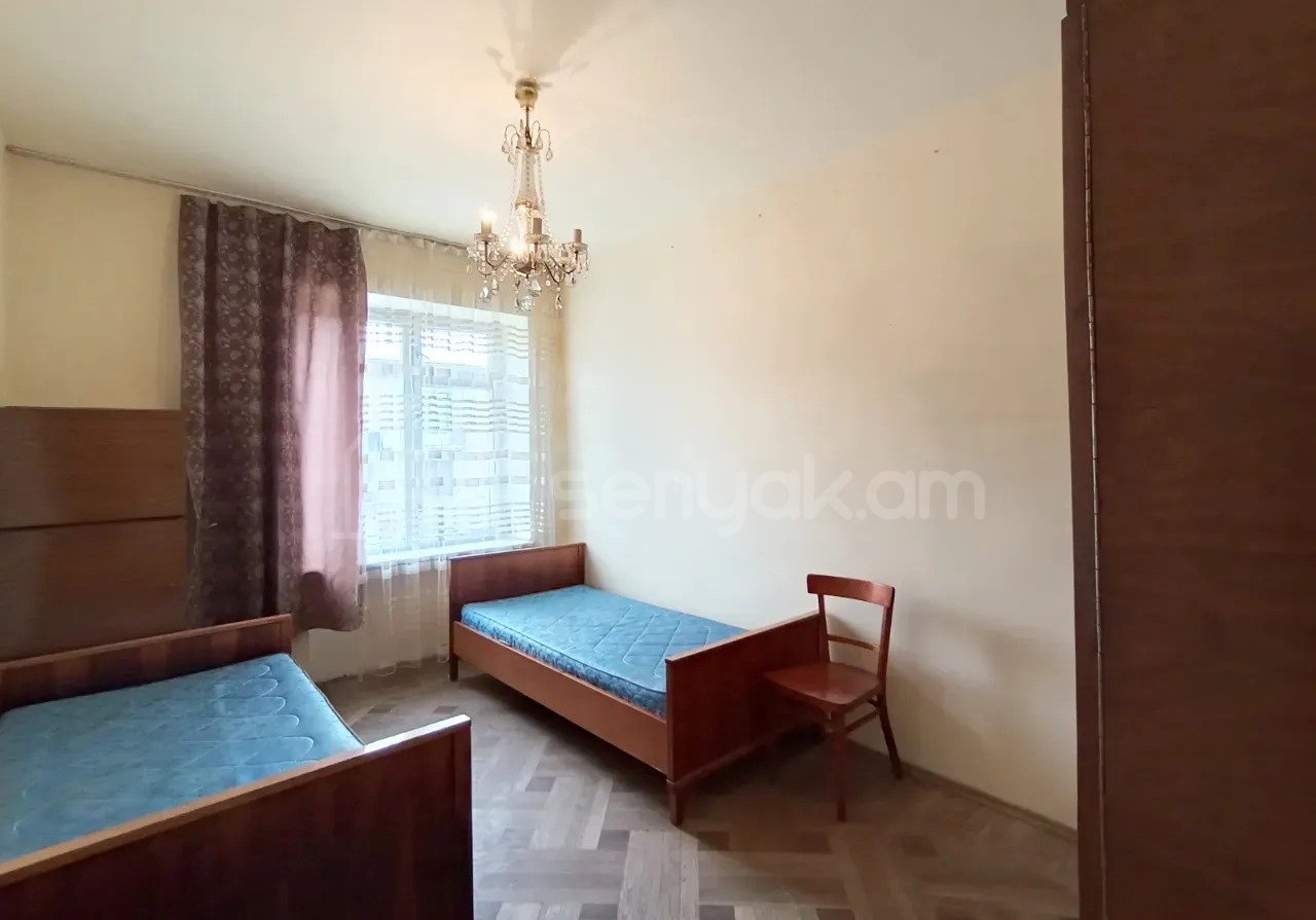 3 Սենյականոց Բնակարան Քարե Շենքում, 77քմ, 4/5 հարկ, Պետական Վիճակում