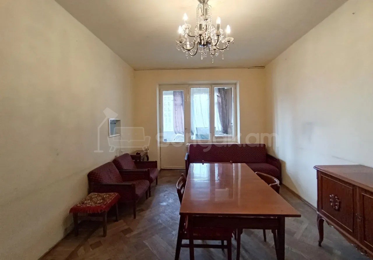 3 Սենյականոց Բնակարան Քարե Շենքում, 77քմ, 4/5 հարկ, Պետական Վիճակում