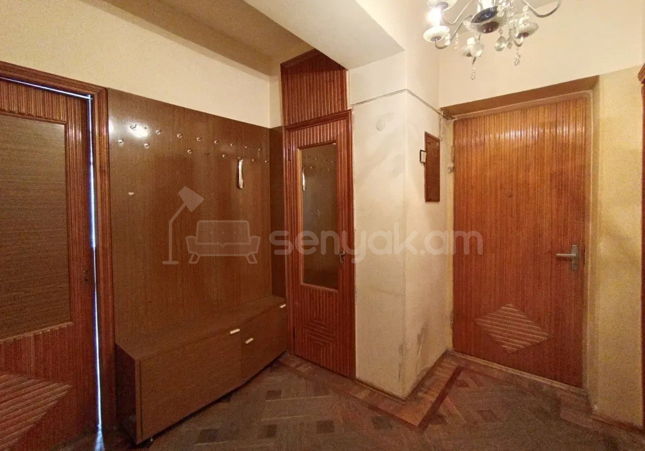 3 Սենյականոց Բնակարան Քարե Շենքում, 77քմ, 4/5 հարկ, Պետական Վիճակում