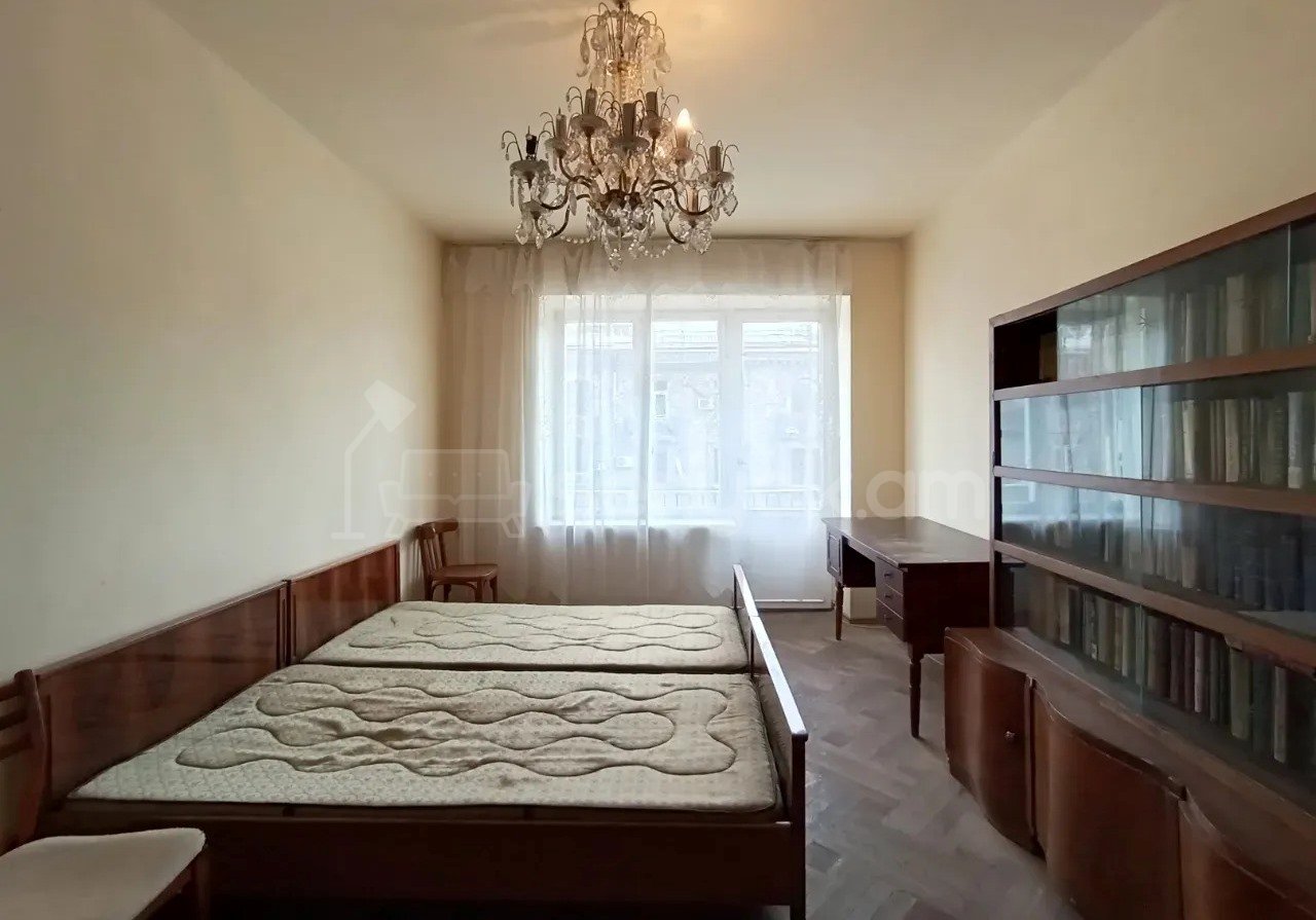 3 Սենյականոց Բնակարան Քարե Շենքում, 77քմ, 4/5 հարկ, Պետական Վիճակում