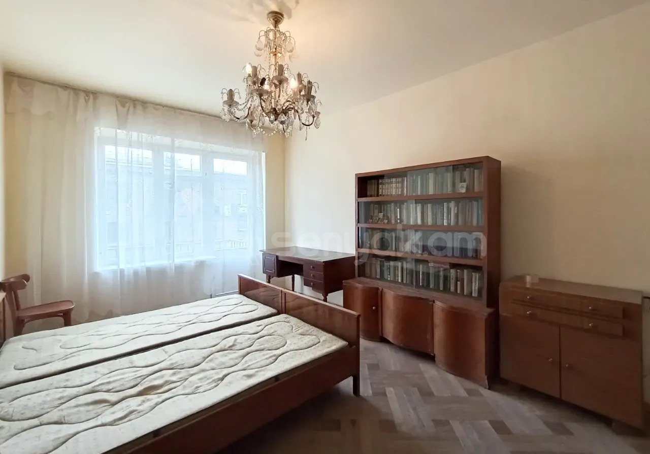 3 Սենյականոց Բնակարան Քարե Շենքում, 77քմ, 4/5 հարկ, Պետական Վիճակում