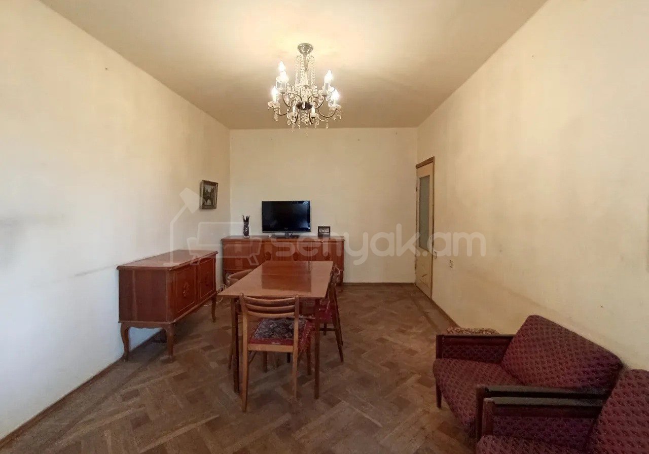 3 Սենյականոց Բնակարան Քարե Շենքում, 77քմ, 4/5 հարկ, Պետական Վիճակում