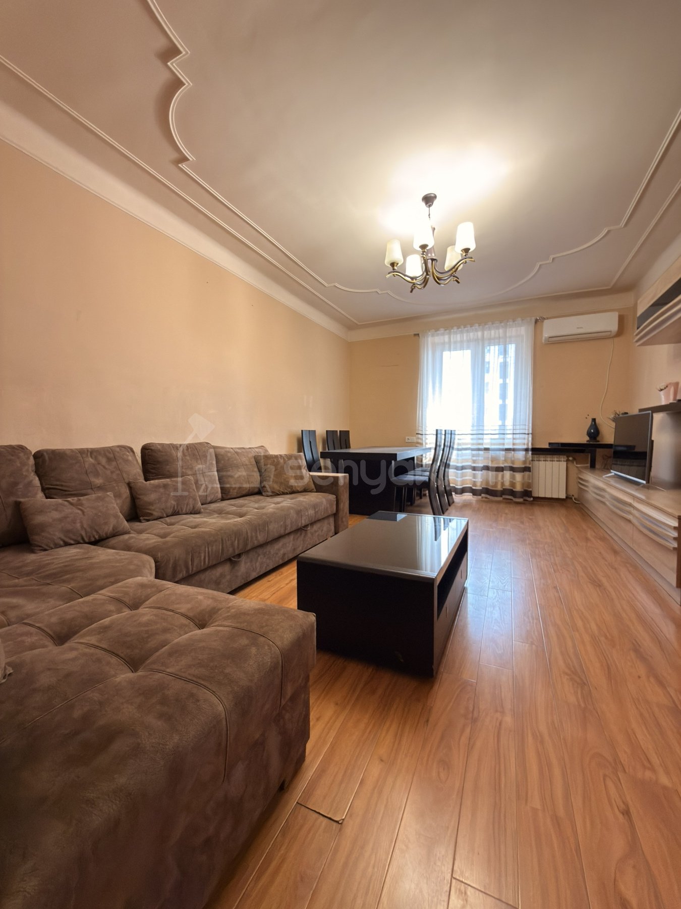 2 Սենյականոց Բնակարան Քարե Շենքում, 64քմ, 5/5 հարկ, Կապիտալ Վերանորոգված