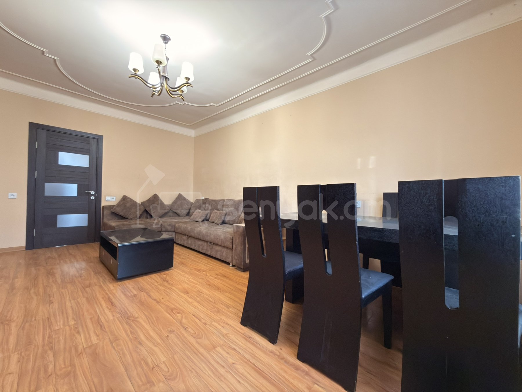 2 Սենյականոց Բնակարան Քարե Շենքում, 64քմ, 5/5 հարկ, Կապիտալ Վերանորոգված