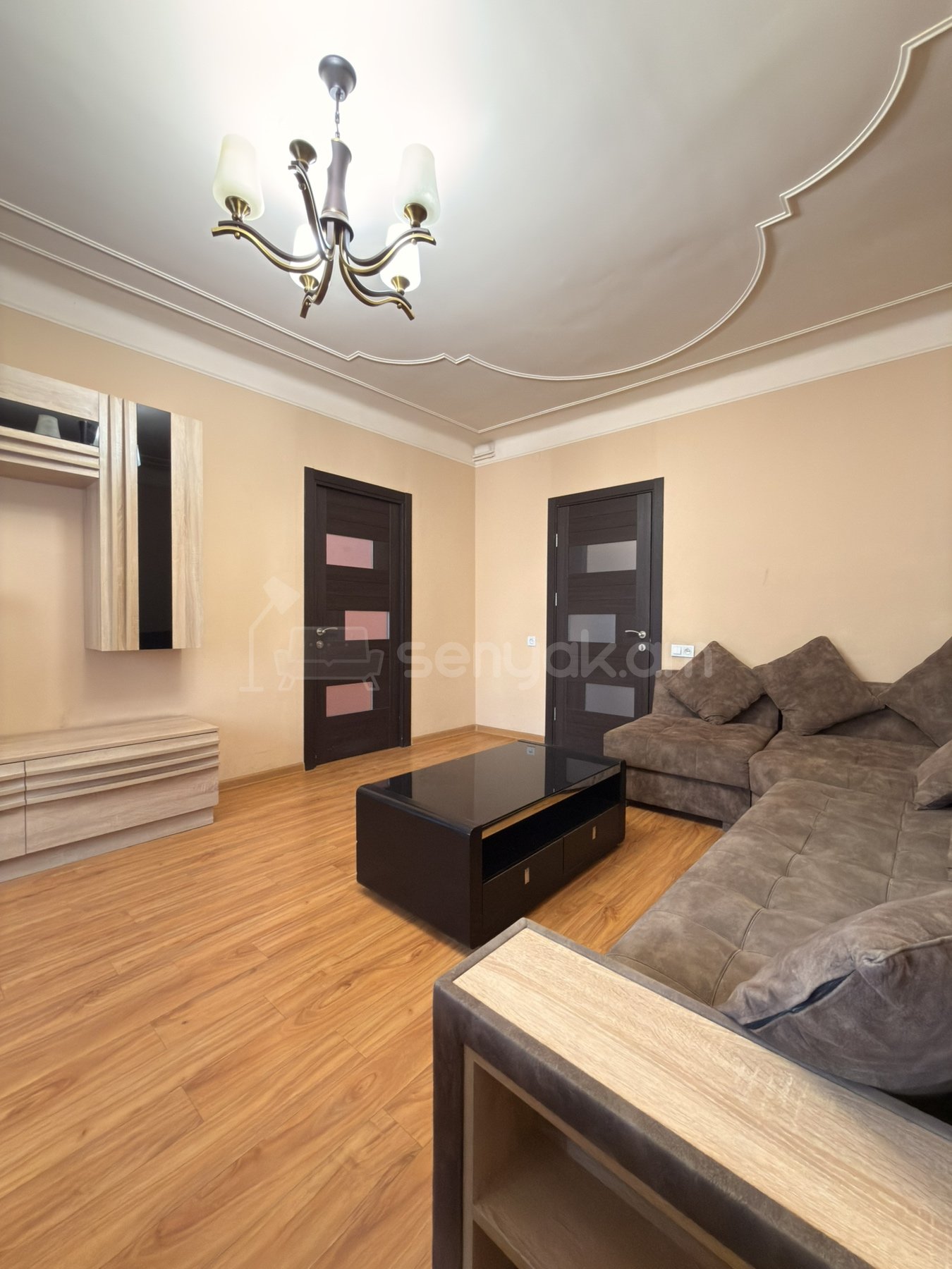 2 Սենյականոց Բնակարան Քարե Շենքում, 64քմ, 5/5 հարկ, Կապիտալ Վերանորոգված