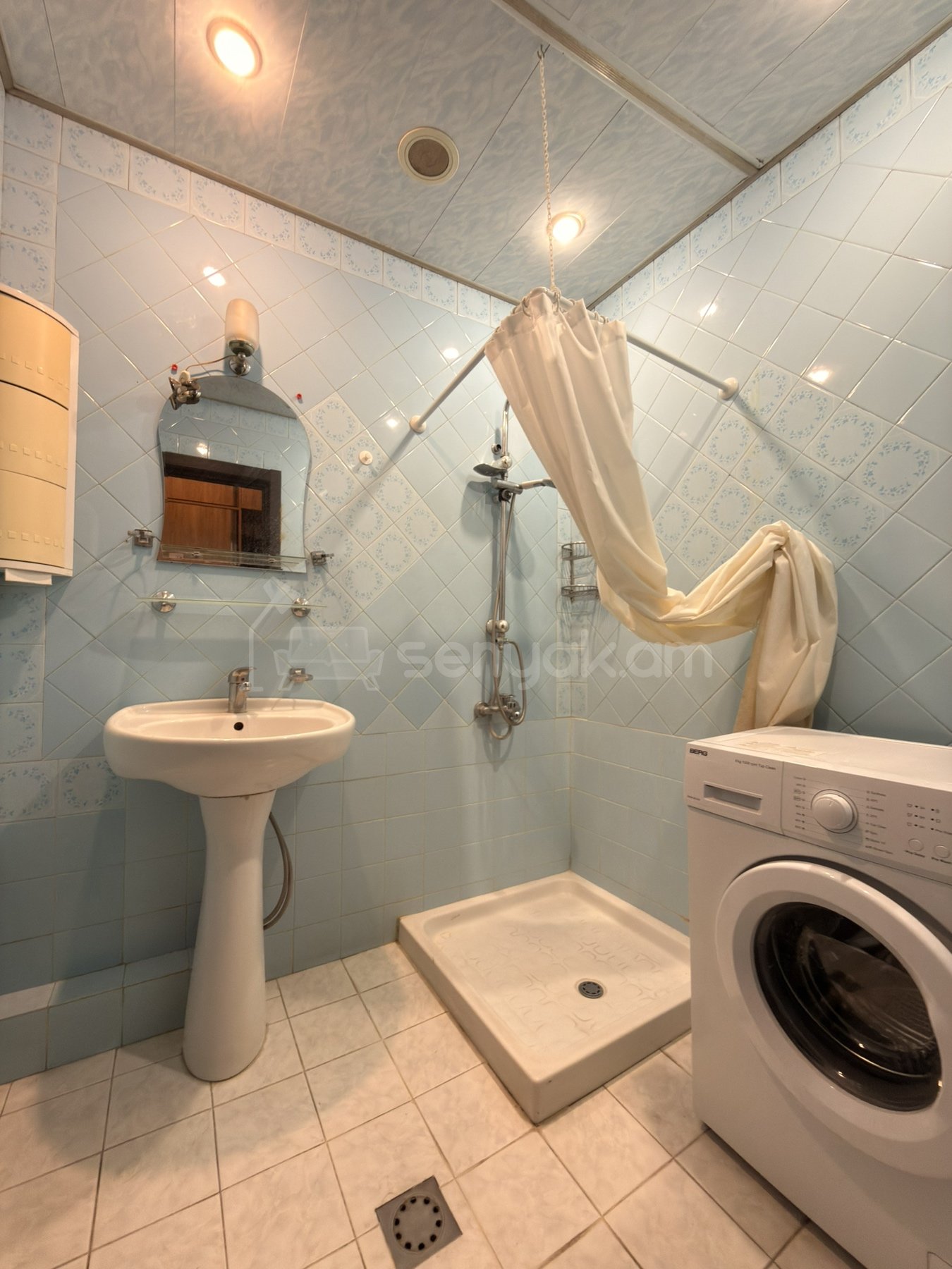 2 Սենյականոց Բնակարան Քարե Շենքում, 64քմ, 5/5 հարկ, Կապիտալ Վերանորոգված