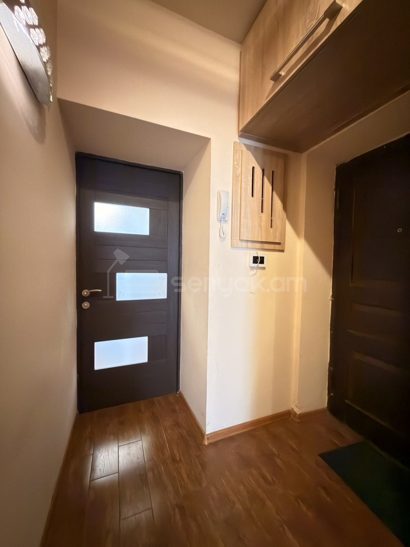 2 Սենյականոց Բնակարան Քարե Շենքում, 64քմ, 5/5 հարկ, Կապիտալ Վերանորոգված