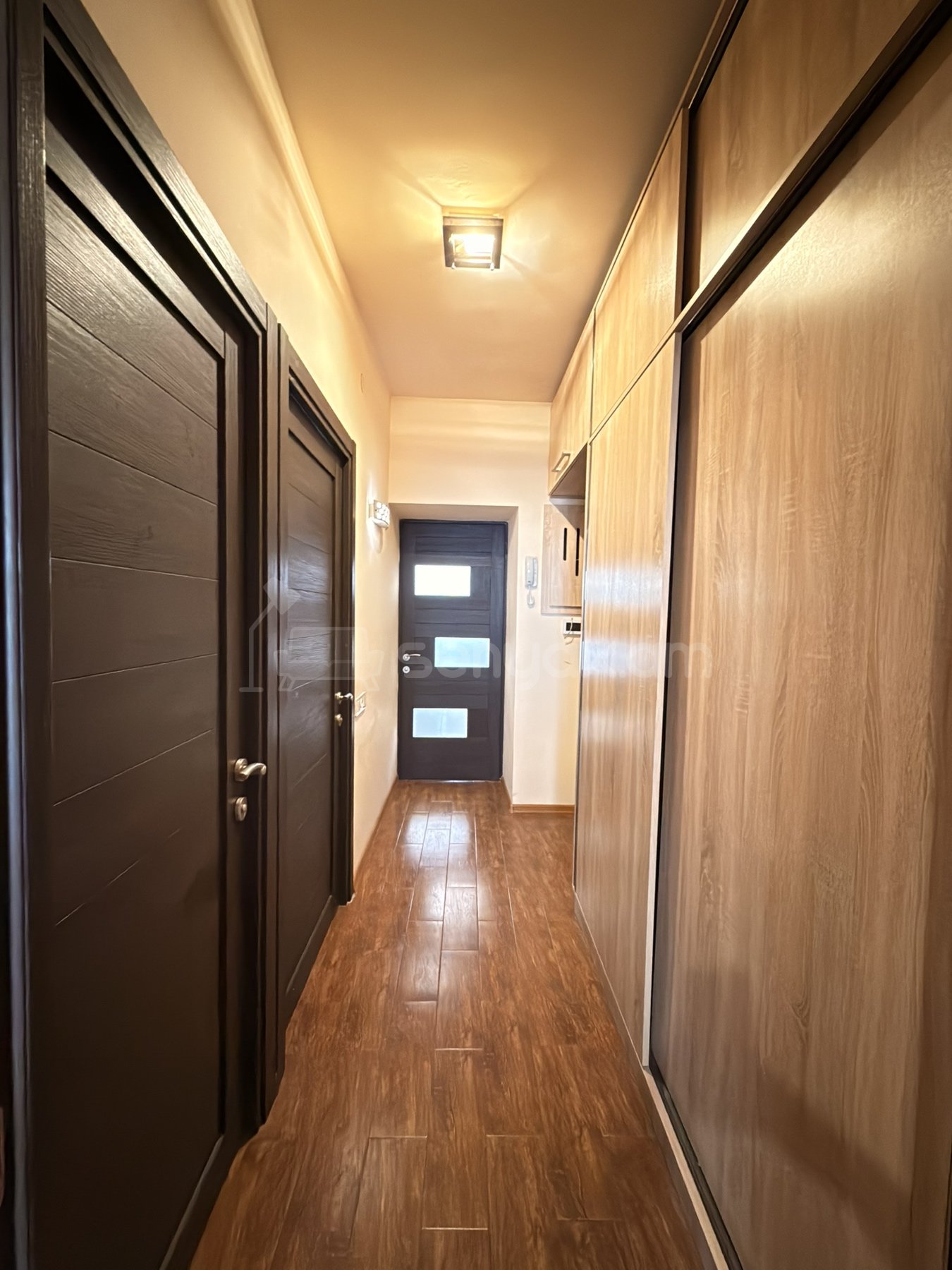 2 Սենյականոց Բնակարան Քարե Շենքում, 64քմ, 5/5 հարկ, Կապիտալ Վերանորոգված