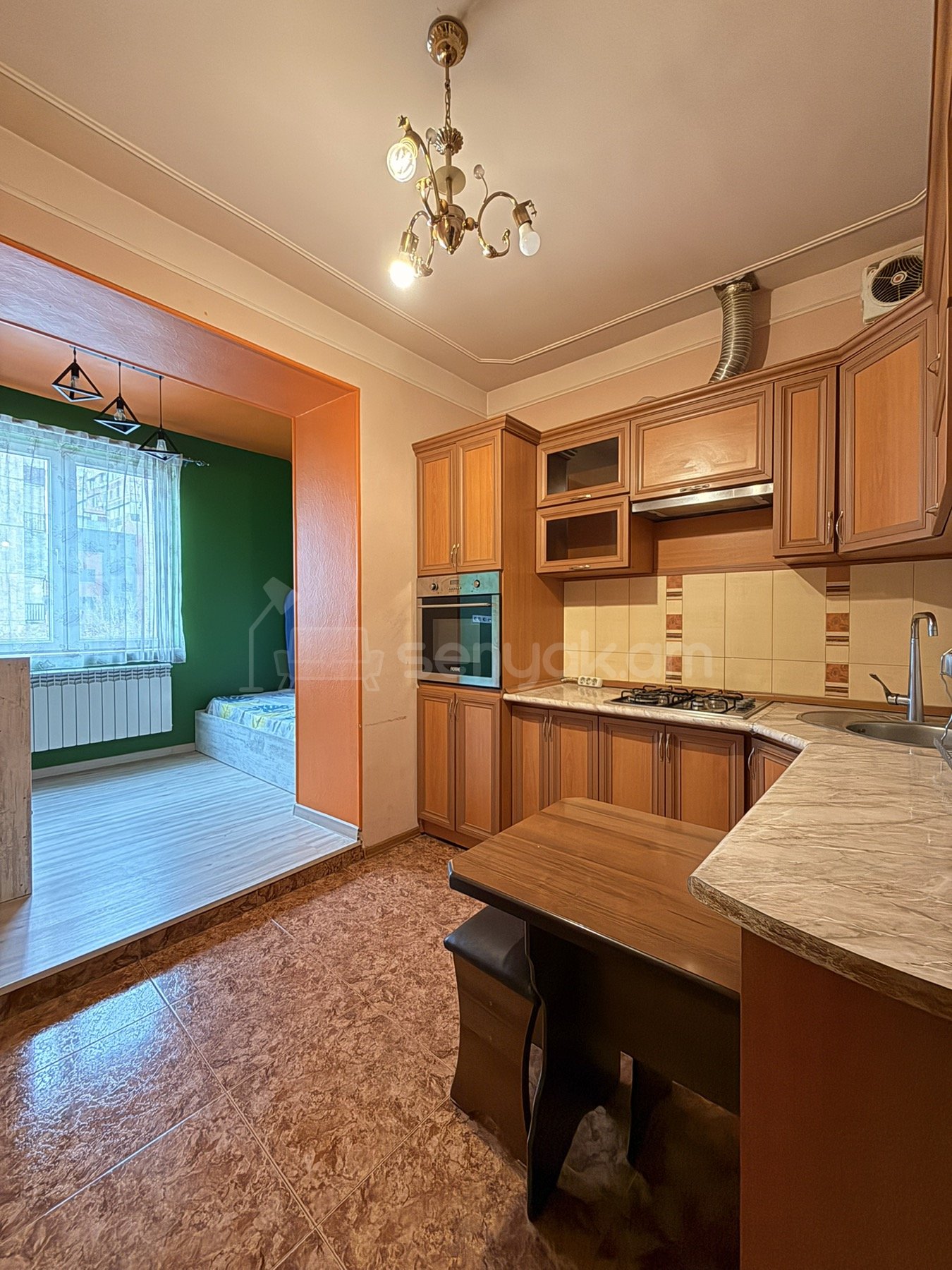 2 Սենյականոց Բնակարան Քարե Շենքում, 64քմ, 5/5 հարկ, Կապիտալ Վերանորոգված