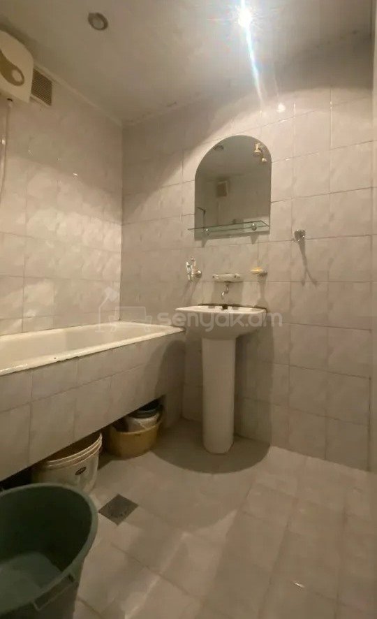 3 Սենյականոց Բնակարան, 74քմ, 3/9 հարկ, Նորմալ Վիճակում