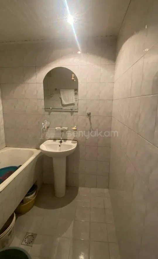 3 Սենյականոց Բնակարան, 74քմ, 3/9 հարկ, Նորմալ Վիճակում