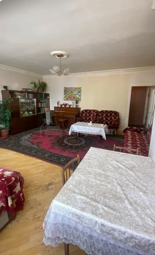 3 Սենյականոց Բնակարան, 74քմ, 3/9 հարկ, Նորմալ Վիճակում