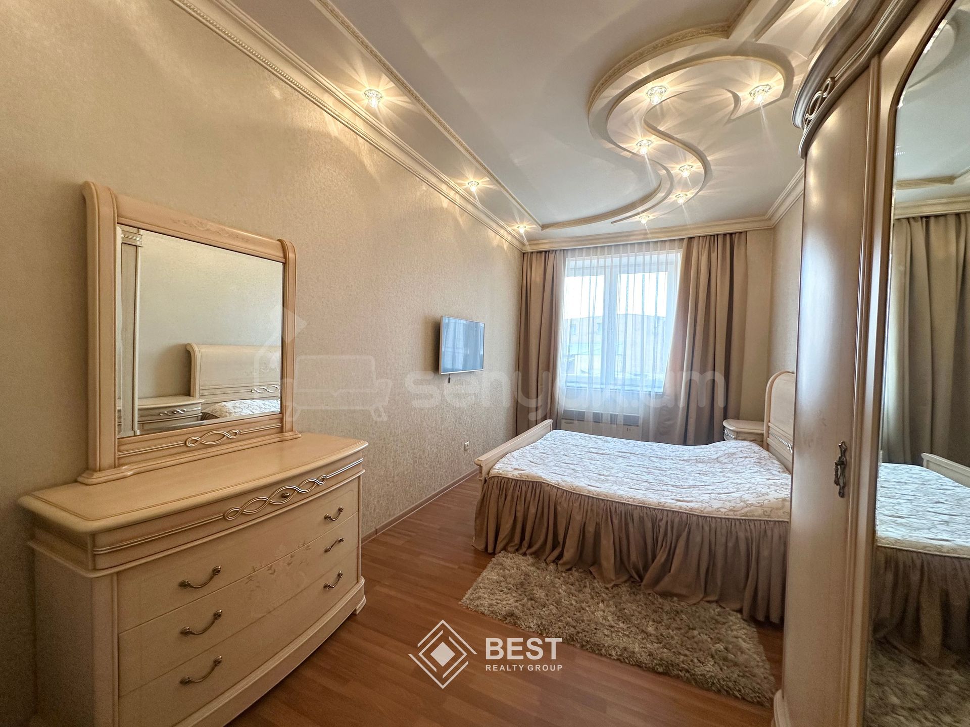 4 Սենյականոց Բնակարան Նորակառույցում, 205քմ, 6/15 հարկ, Կապիտալ Վերանորոգված, Կահավորված, Արևկող