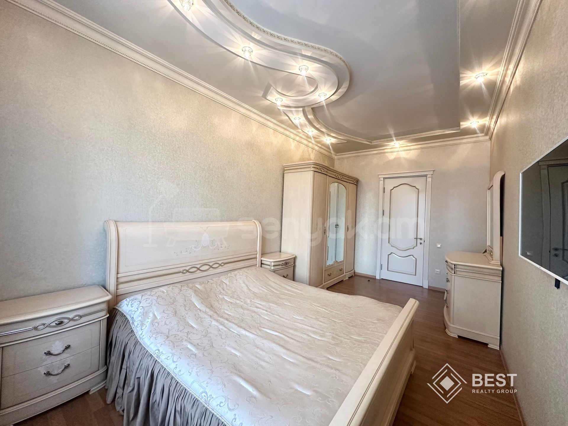 4 Սենյականոց Բնակարան Նորակառույցում, 205քմ, 6/15 հարկ, Կապիտալ Վերանորոգված, Կահավորված, Արևկող