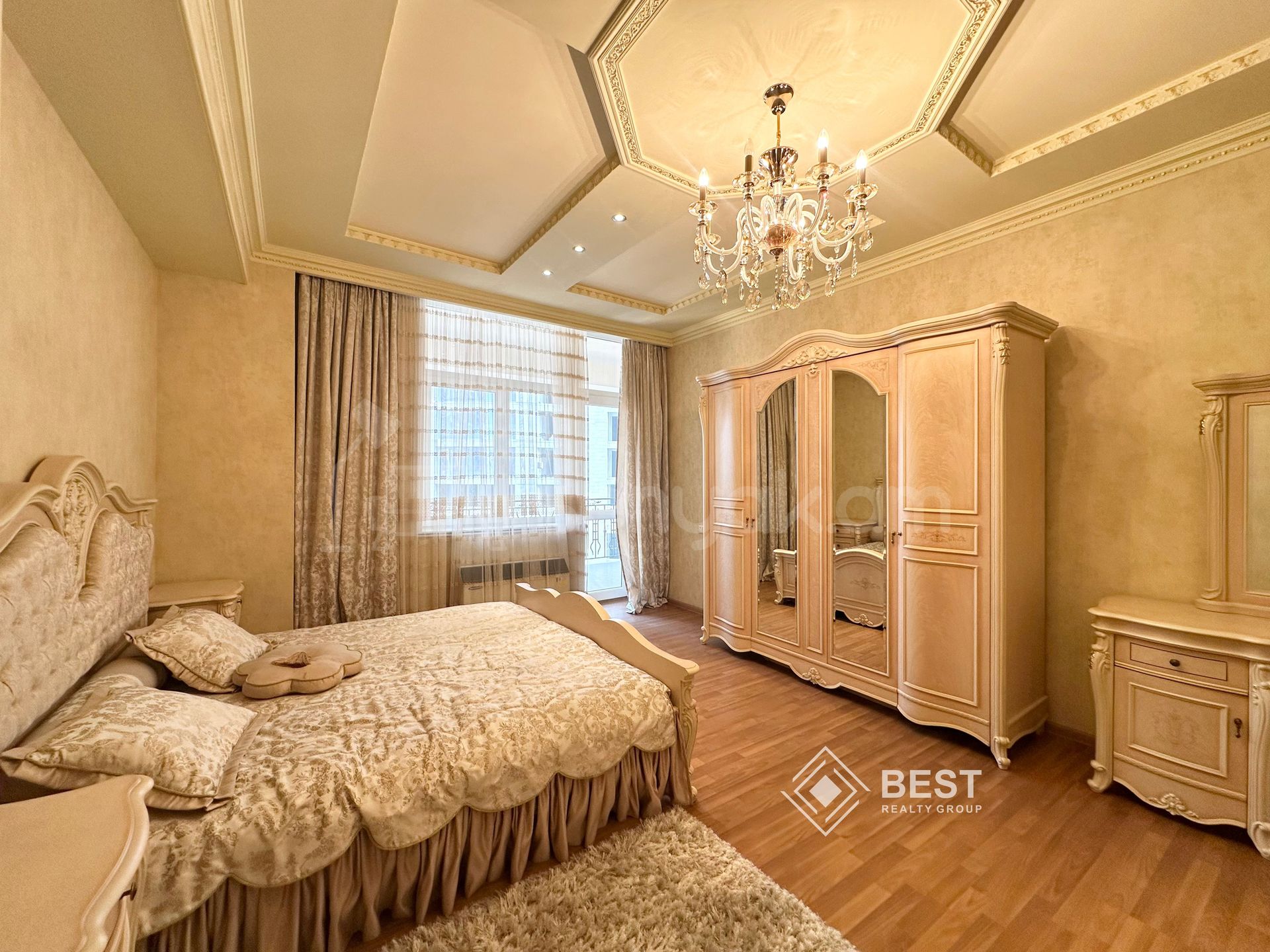 4 Սենյականոց Բնակարան Նորակառույցում, 205քմ, 6/15 հարկ, Կապիտալ Վերանորոգված, Կահավորված, Արևկող