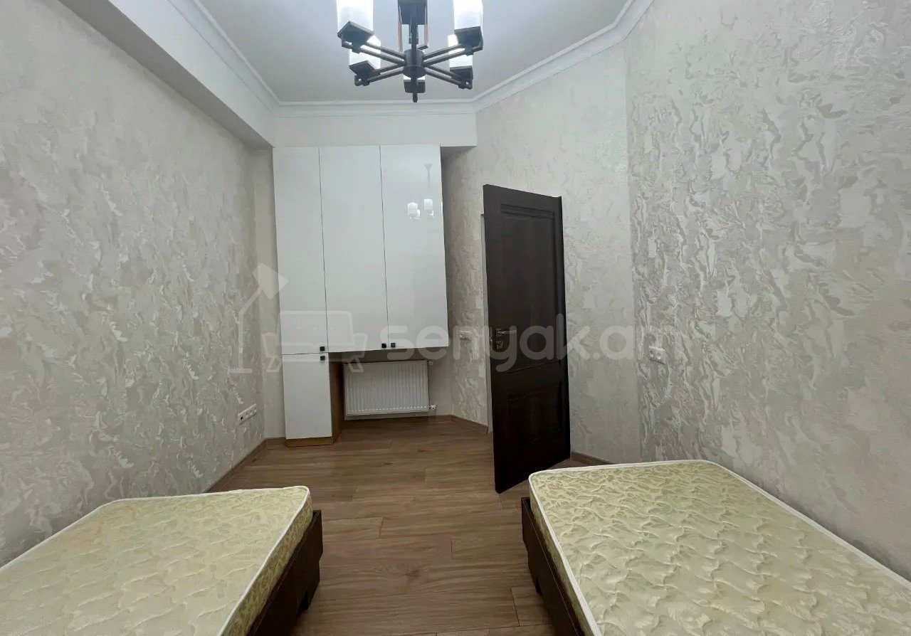 3 Սենյականոց Բնակարան, 74քմ, 10/18 հարկ, Դիզայներական Վերանորոգված, Կահավորված, Արևկող