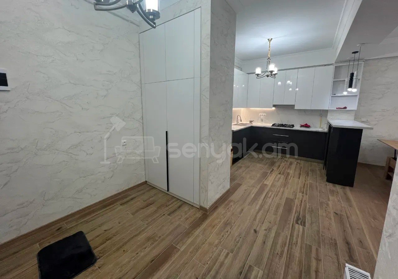 3 Սենյականոց Բնակարան, 74քմ, 10/18 հարկ, Դիզայներական Վերանորոգված, Կահավորված, Արևկող