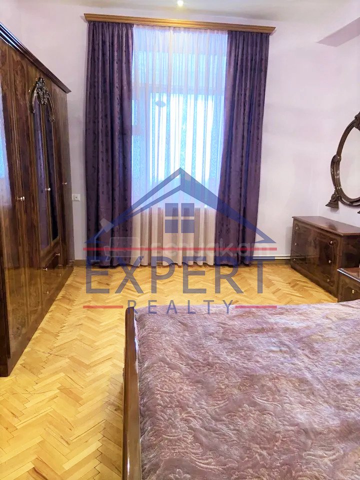 3 Սենյականոց Բնակարան Քարե Շենքում, 80քմ, 4/5 հարկ, Նորմալ Վիճակում, Կահավորված, Արևկող