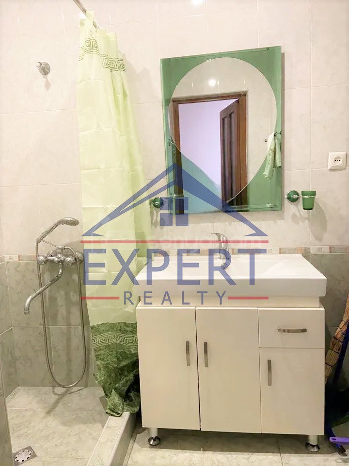 3 Սենյականոց Բնակարան Քարե Շենքում, 80քմ, 4/5 հարկ, Նորմալ Վիճակում, Կահավորված, Արևկող