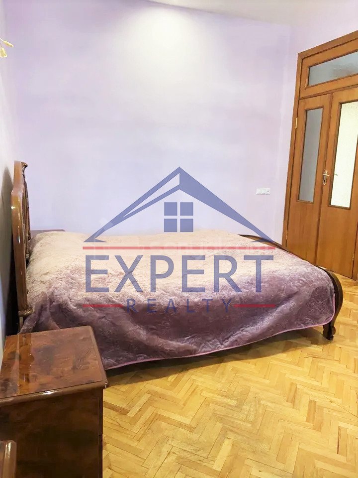 3 Սենյականոց Բնակարան Քարե Շենքում, 80քմ, 4/5 հարկ, Նորմալ Վիճակում, Կահավորված, Արևկող