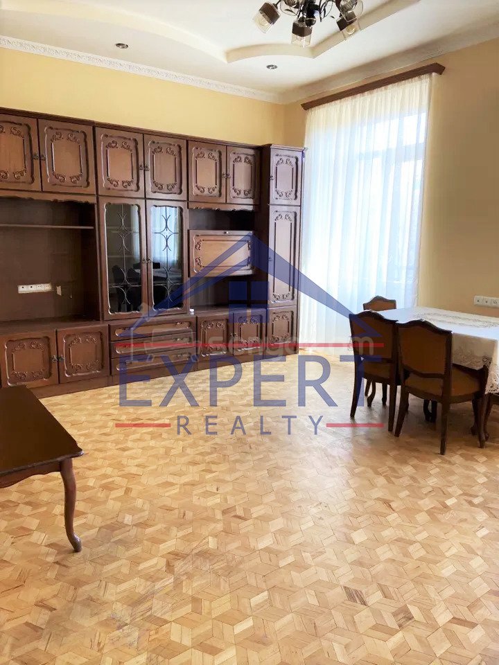 3 Սենյականոց Բնակարան Քարե Շենքում, 80քմ, 4/5 հարկ, Նորմալ Վիճակում, Կահավորված, Արևկող