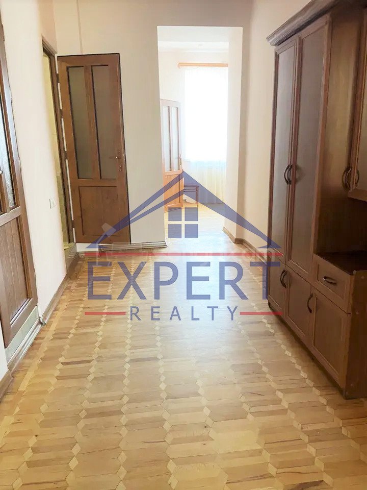 3 Սենյականոց Բնակարան Քարե Շենքում, 80քմ, 4/5 հարկ, Նորմալ Վիճակում, Կահավորված, Արևկող