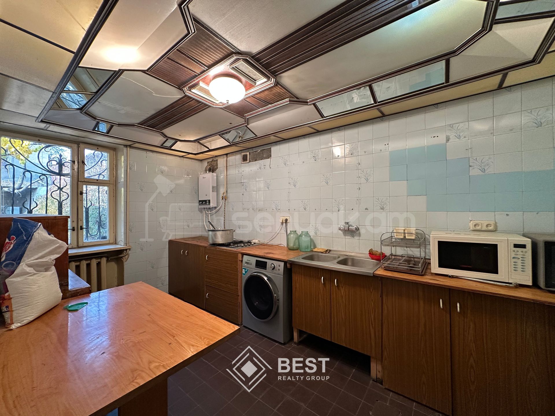 8 Սենյականոց Սեփական Տուն, 389քմ, Կոսմետիկ Վերանորոգված, Ավտոտնակով