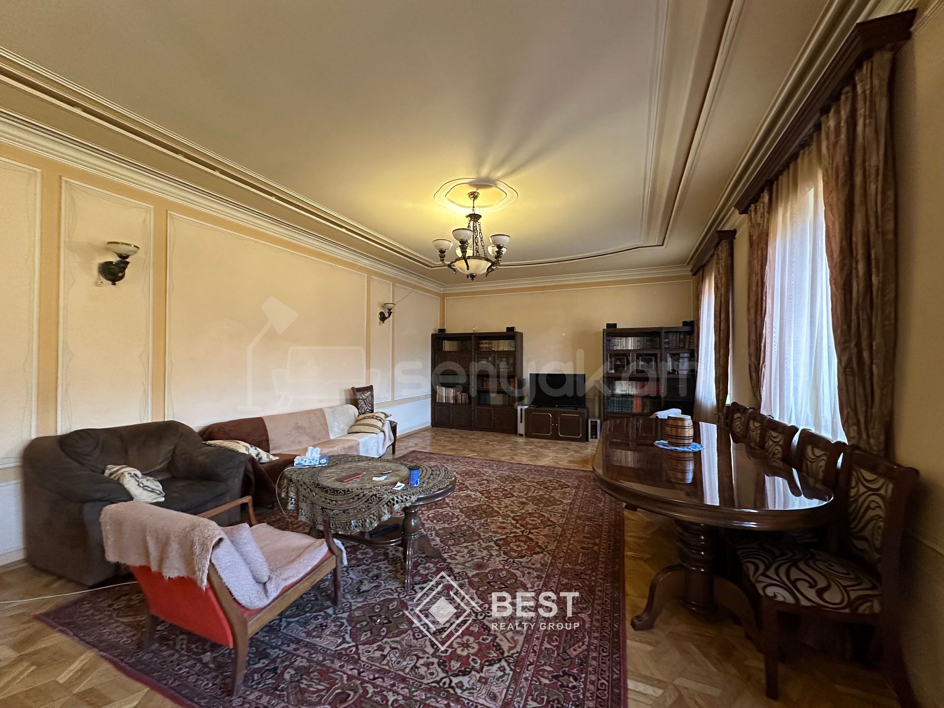 8 Սենյականոց Սեփական Տուն, 389քմ, Կոսմետիկ Վերանորոգված, Ավտոտնակով