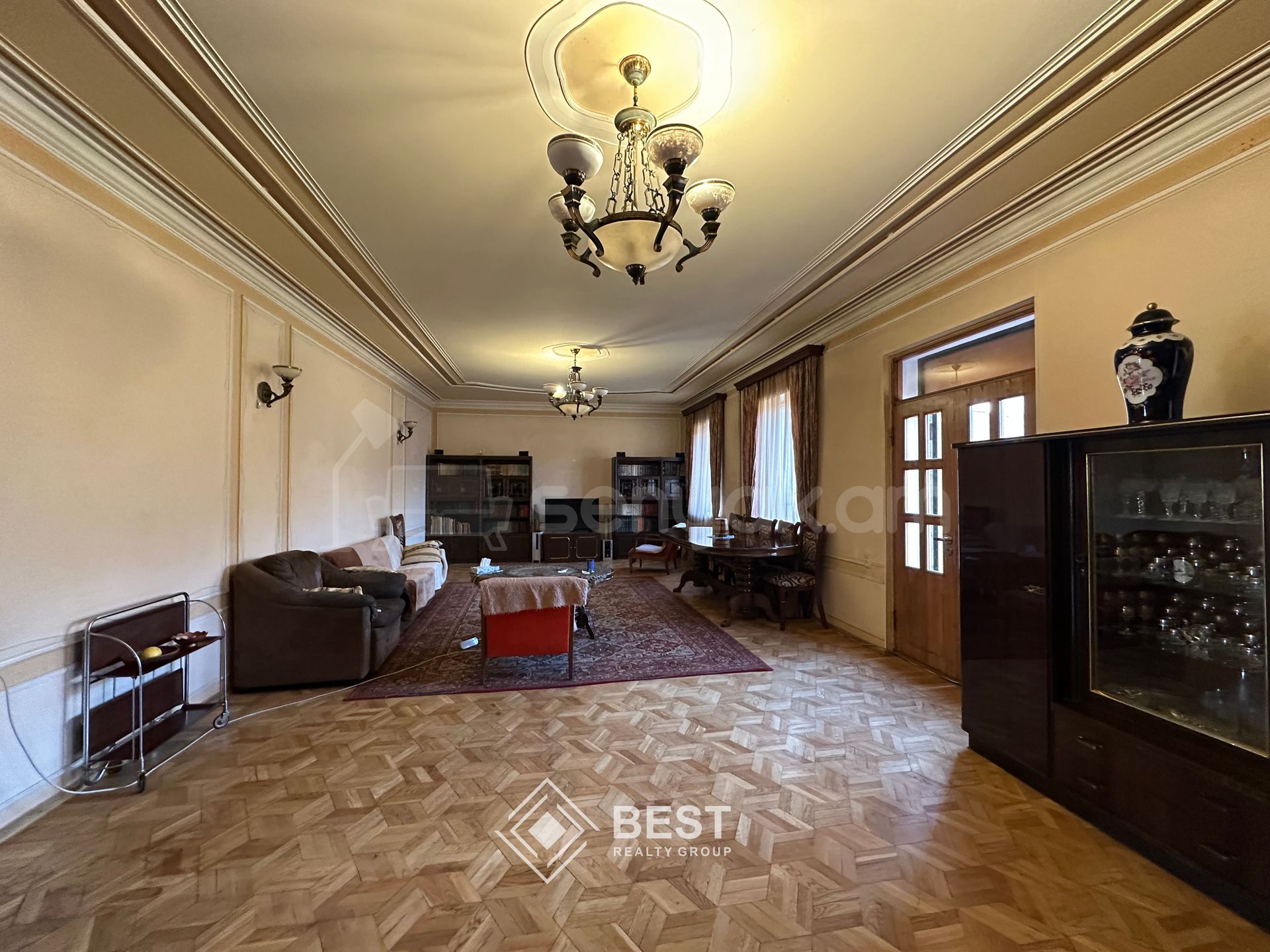 8 Սենյականոց Սեփական Տուն, 389քմ, Կոսմետիկ Վերանորոգված, Ավտոտնակով