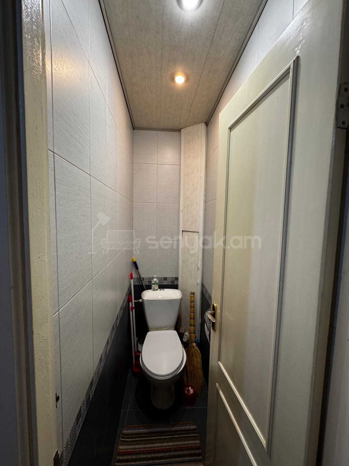 2 Սենյականոց Բնակարան Քարե Շենքում, 49քմ, 5/5 հարկ, Կոսմետիկ Վերանորոգված